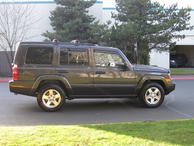 2006 Jeep Commander Sport/4WD/Leather/Moonroof/3RD Seat   - Photo 6 - Portland, OR 97217