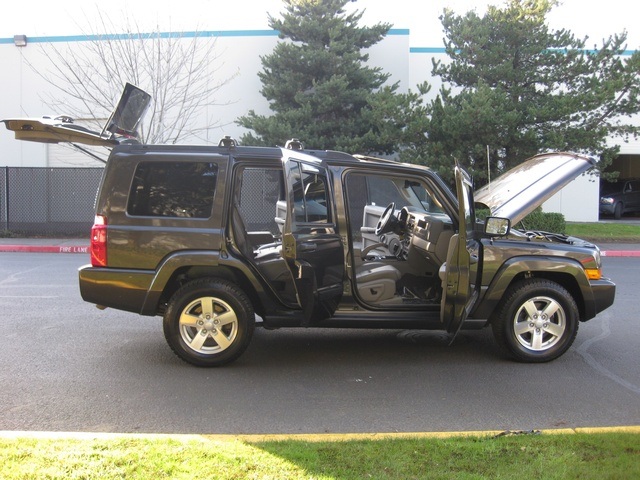 2006 Jeep Commander Sport/4WD/Leather/Moonroof/3RD Seat   - Photo 13 - Portland, OR 97217