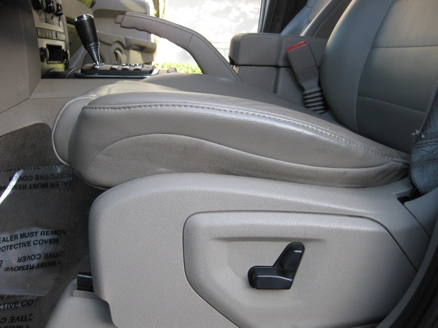 2006 Jeep Commander Sport/4WD/Leather/Moonroof/3RD Seat   - Photo 20 - Portland, OR 97217