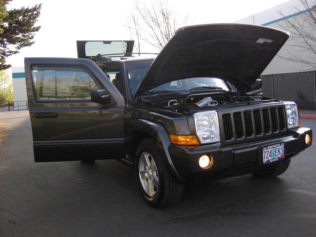 2006 Jeep Commander Sport/4WD/Leather/Moonroof/3RD Seat   - Photo 14 - Portland, OR 97217