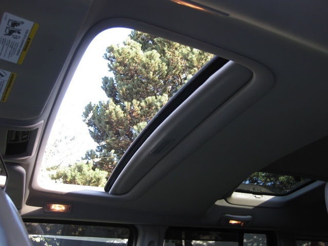 2006 Jeep Commander Sport/4WD/Leather/Moonroof/3RD Seat   - Photo 42 - Portland, OR 97217