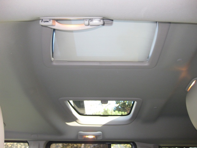 2006 Jeep Commander Sport/4WD/Leather/Moonroof/3RD Seat   - Photo 45 - Portland, OR 97217