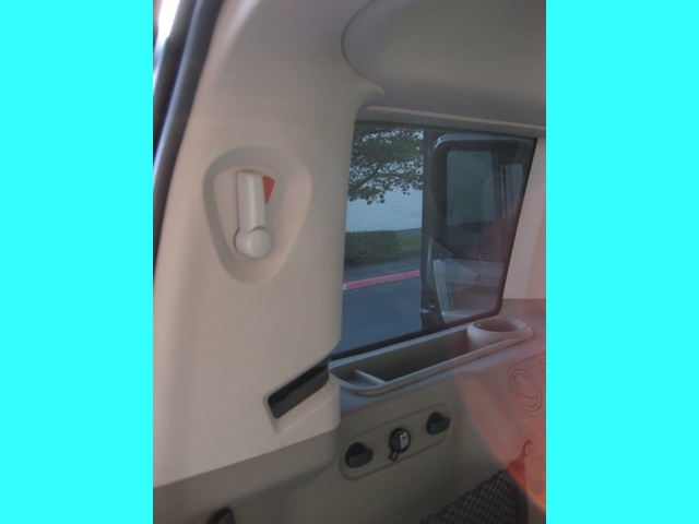 2006 Jeep Commander Sport/4WD/Leather/Moonroof/3RD Seat   - Photo 30 - Portland, OR 97217