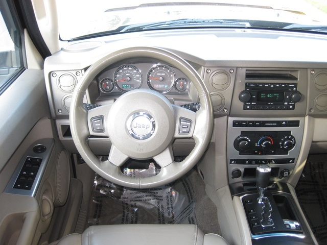 2006 Jeep Commander Sport/4WD/Leather/Moonroof/3RD Seat   - Photo 32 - Portland, OR 97217