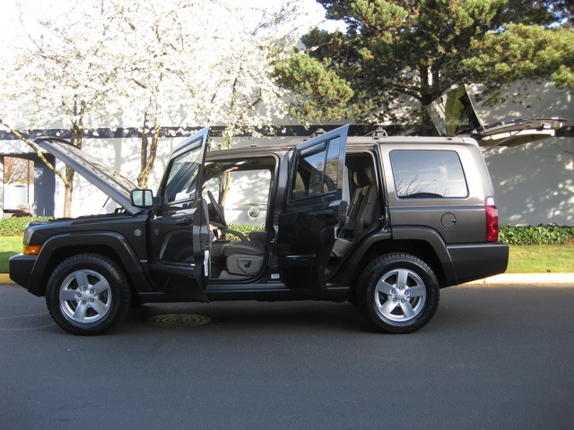 2006 Jeep Commander Sport/4WD/Leather/Moonroof/3RD Seat   - Photo 9 - Portland, OR 97217