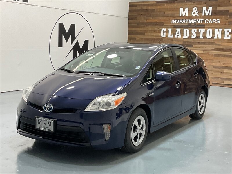 2012 Toyota Prius Three Hatchback /Hybrid /1-OWNER / NAVIGATION  / Backup Camera - Photo 1 - Gladstone, OR 97027