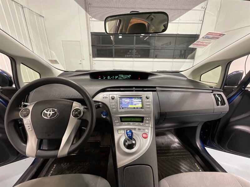 2012 Toyota Prius Three Hatchback /Hybrid /1-OWNER / NAVIGATION  / Backup Camera - Photo 38 - Gladstone, OR 97027