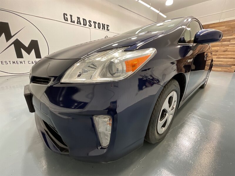 2012 Toyota Prius Three Hatchback /Hybrid /1-OWNER / NAVIGATION  / Backup Camera - Photo 44 - Gladstone, OR 97027