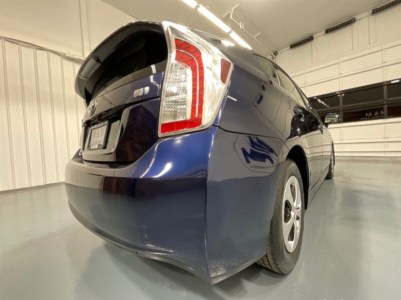 2012 Toyota Prius Three Hatchback /Hybrid /1-OWNER / NAVIGATION  / Backup Camera - Photo 46 - Gladstone, OR 97027