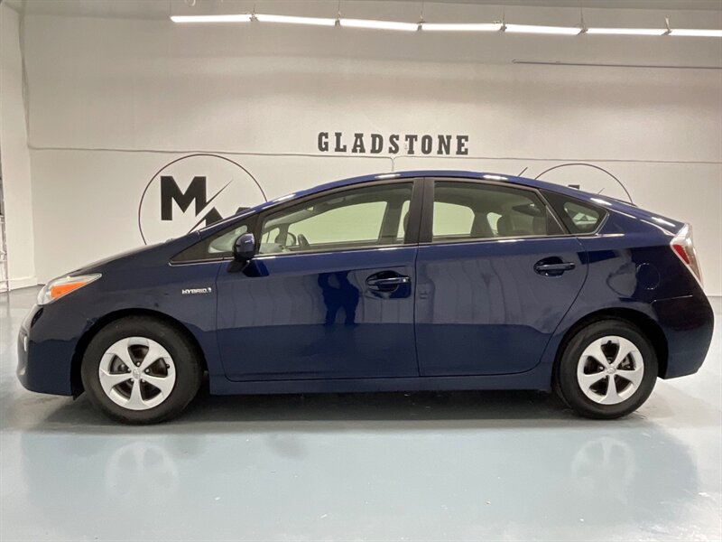 2012 Toyota Prius Three Hatchback /Hybrid /1-OWNER / NAVIGATION  / Backup Camera - Photo 3 - Gladstone, OR 97027