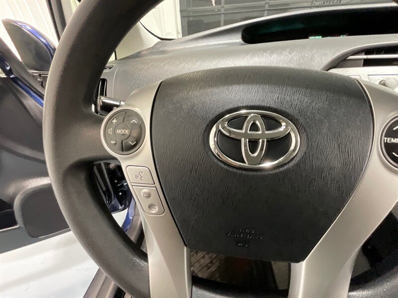 2012 Toyota Prius Three Hatchback /Hybrid /1-OWNER / NAVIGATION  / Backup Camera - Photo 39 - Gladstone, OR 97027