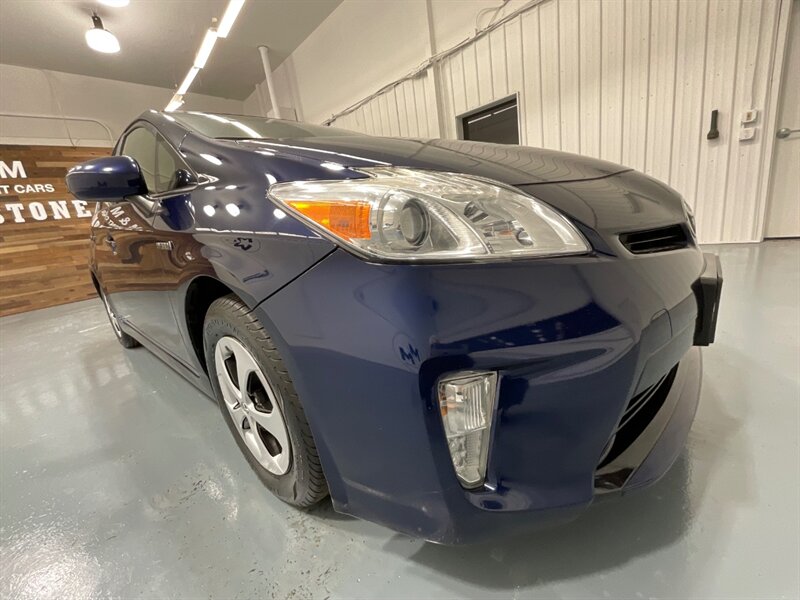 2012 Toyota Prius Three Hatchback /Hybrid /1-OWNER / NAVIGATION  / Backup Camera - Photo 45 - Gladstone, OR 97027