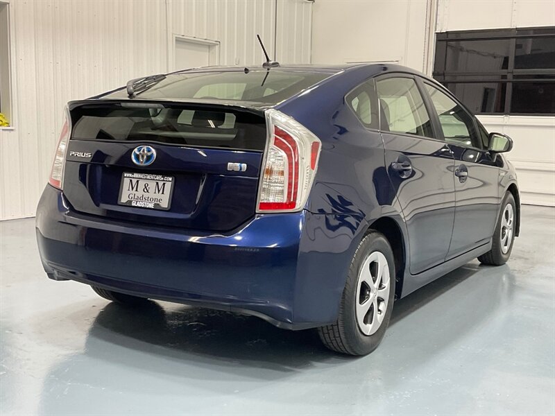 2012 Toyota Prius Three Hatchback /Hybrid /1-OWNER / NAVIGATION  / Backup Camera - Photo 7 - Gladstone, OR 97027