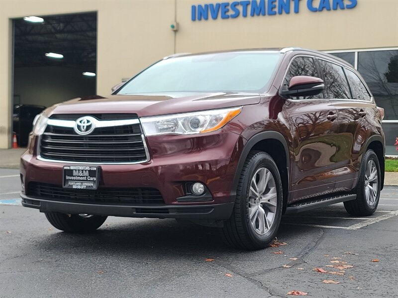 2015 Toyota Highlander XLE AWD / 8-SEATER / 1-OWNER / LOADED  / SUN ROOF / LEATHER / CAM / NAVi / ALL WHEEL DRIVE - Photo 1 - Portland, OR 97217