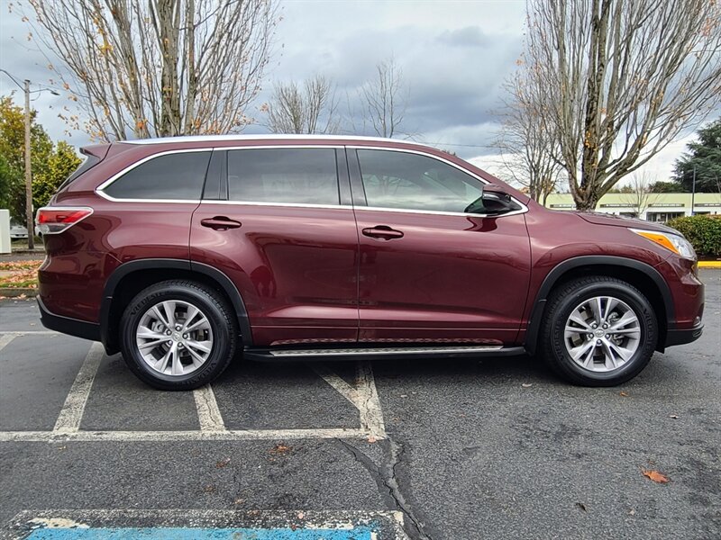 2015 Toyota Highlander XLE AWD / 8-SEATER / 1-OWNER / LOADED  / SUN ROOF / LEATHER / CAM / NAVi / ALL WHEEL DRIVE - Photo 4 - Portland, OR 97217