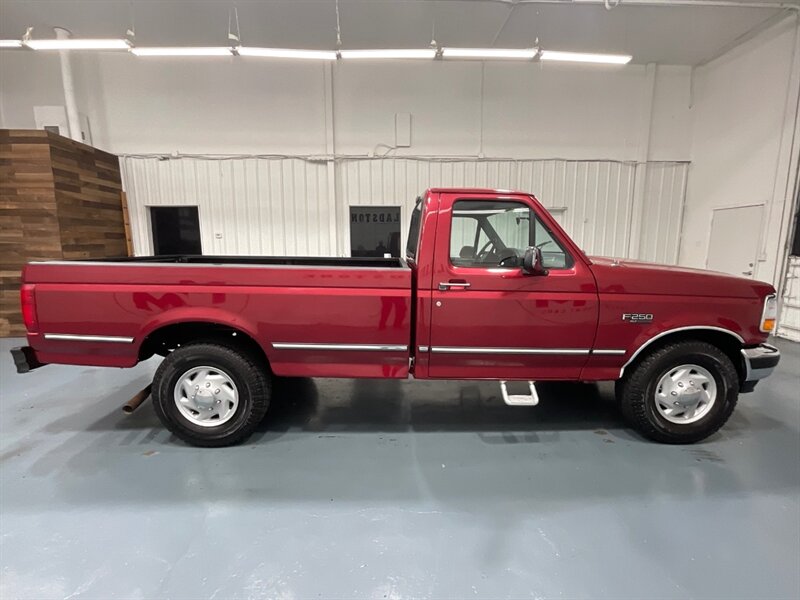 1994 Ford F-250 XLT Regular Cab 5-SPEED MANUAL/4.9L 6Cyl/106K MILE /LOCAL TRUCK w. ZERO RUST - Photo 4 - Gladstone, OR 97027