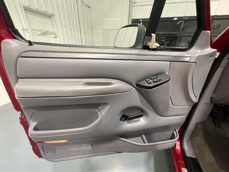1994 Ford F-250 XLT Regular Cab 5-SPEED MANUAL/4.9L 6Cyl/106K MILE /LOCAL TRUCK w. ZERO RUST - Photo 18 - Gladstone, OR 97027