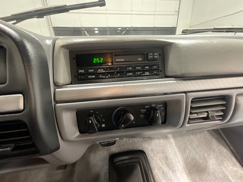 1994 Ford F-250 XLT Regular Cab 5-SPEED MANUAL/4.9L 6Cyl/106K MILE /LOCAL TRUCK w. ZERO RUST - Photo 13 - Gladstone, OR 97027