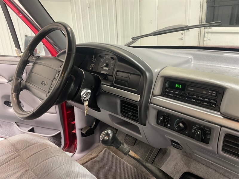 1994 Ford F-250 XLT Regular Cab 5-SPEED MANUAL/4.9L 6Cyl/106K MILE /LOCAL TRUCK w. ZERO RUST - Photo 29 - Gladstone, OR 97027