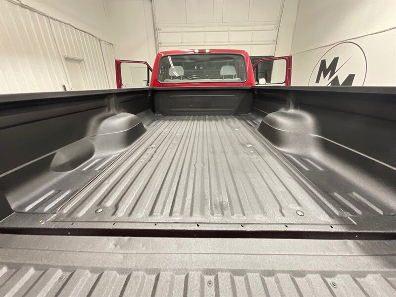 1994 Ford F-250 XLT Regular Cab 5-SPEED MANUAL/4.9L 6Cyl/106K MILE /LOCAL TRUCK w. ZERO RUST - Photo 10 - Gladstone, OR 97027
