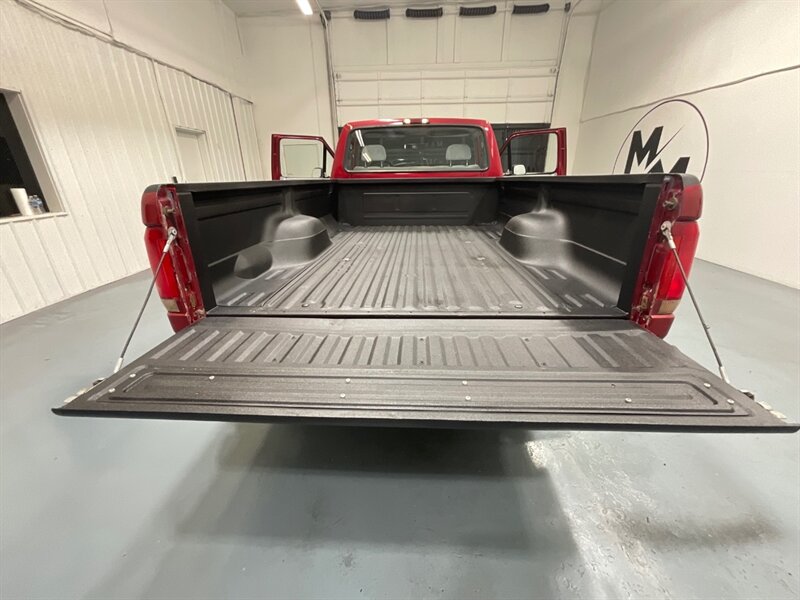1994 Ford F-250 XLT Regular Cab 5-SPEED MANUAL/4.9L 6Cyl/106K MILE /LOCAL TRUCK w. ZERO RUST - Photo 9 - Gladstone, OR 97027