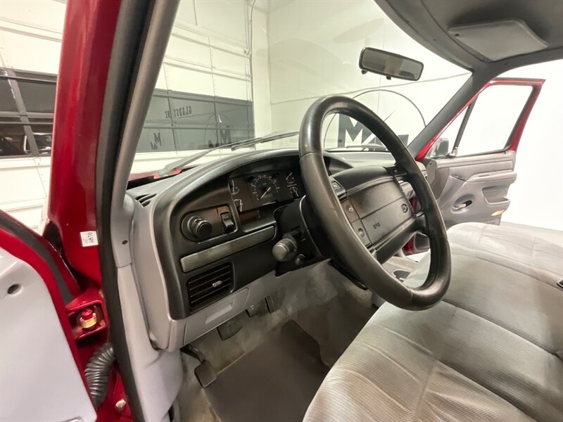 1994 Ford F-250 XLT Regular Cab 5-SPEED MANUAL/4.9L 6Cyl/106K MILE /LOCAL TRUCK w. ZERO RUST - Photo 14 - Gladstone, OR 97027