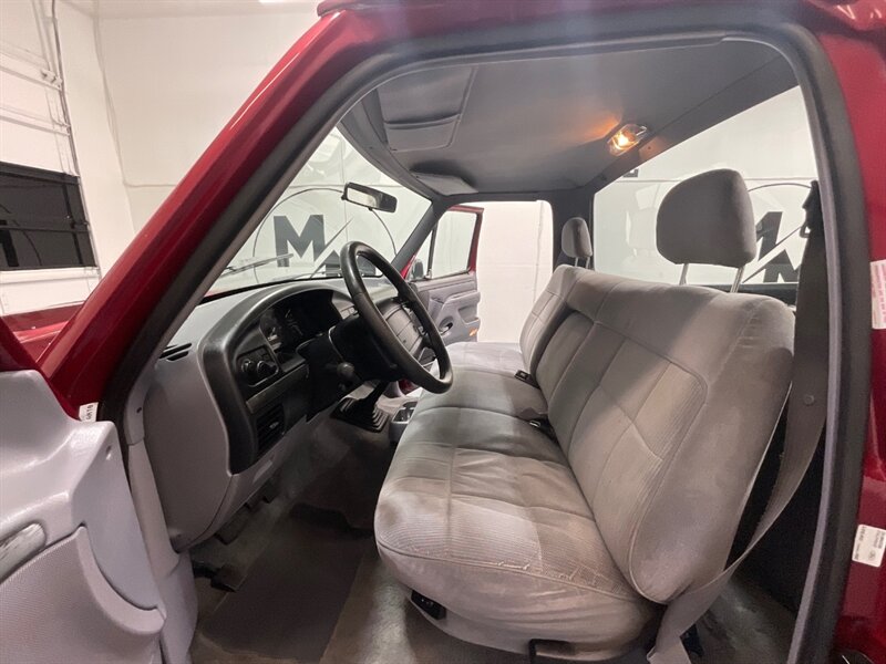 1994 Ford F-250 XLT Regular Cab 5-SPEED MANUAL/4.9L 6Cyl/106K MILE /LOCAL TRUCK w. ZERO RUST - Photo 11 - Gladstone, OR 97027