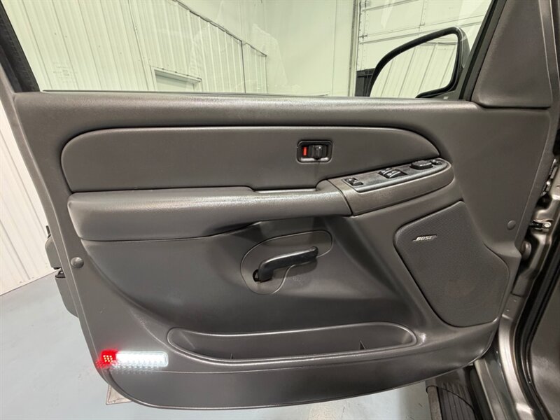 2006 GMC Sierra 1500 SLE 4X4 5.3L V8/ BRAND NEW TIRES / 98K MILES / ZERO RUST - Photo 33 - Gladstone, OR 97027