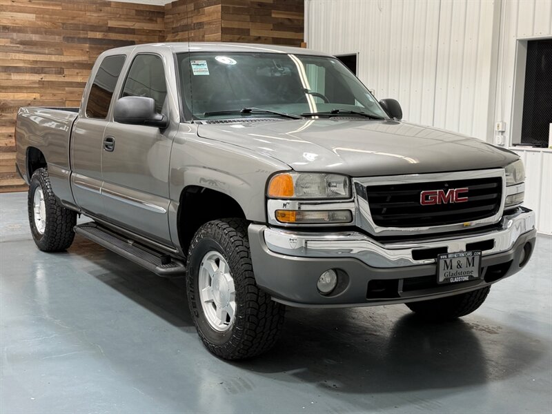 2006 GMC Sierra 1500 SLE 4X4 5.3L V8/ BRAND NEW TIRES / 98K MILES / ZERO RUST - Photo 2 - Gladstone, OR 97027
