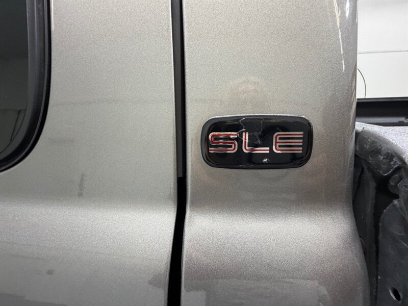 2006 GMC Sierra 1500 SLE 4X4 5.3L V8/ BRAND NEW TIRES / 98K MILES / ZERO RUST - Photo 31 - Gladstone, OR 97027