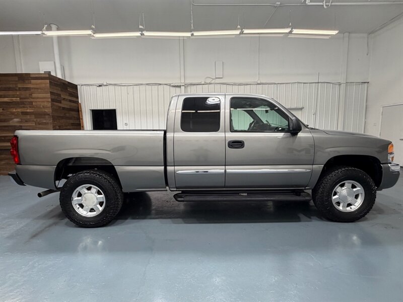 2006 GMC Sierra 1500 SLE 4X4 5.3L V8/ BRAND NEW TIRES / 98K MILES / ZERO RUST - Photo 4 - Gladstone, OR 97027