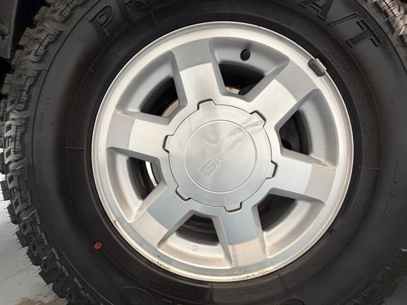2006 GMC Sierra 1500 SLE 4X4 5.3L V8/ BRAND NEW TIRES / 98K MILES / ZERO RUST - Photo 42 - Gladstone, OR 97027