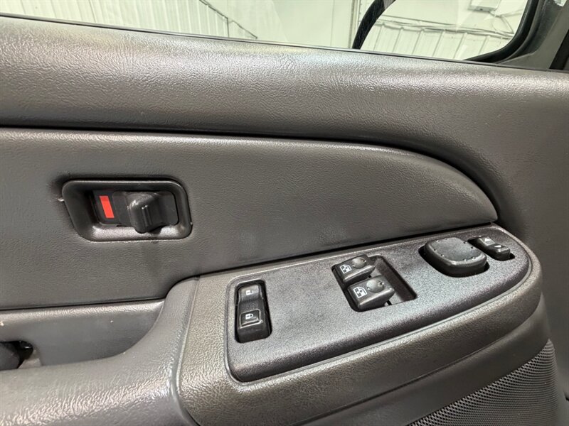 2006 GMC Sierra 1500 SLE 4X4 5.3L V8/ BRAND NEW TIRES / 98K MILES / ZERO RUST - Photo 35 - Gladstone, OR 97027