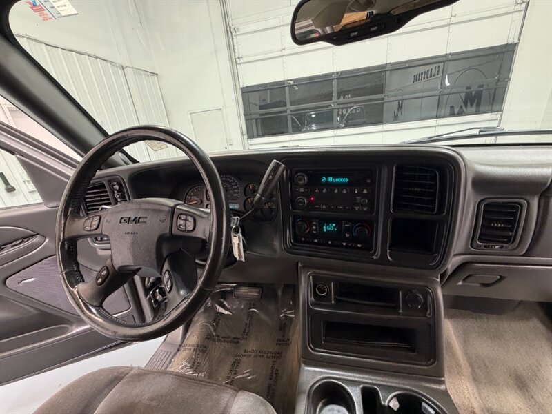 2006 GMC Sierra 1500 SLE 4X4 5.3L V8/ BRAND NEW TIRES / 98K MILES / ZERO RUST - Photo 17 - Gladstone, OR 97027