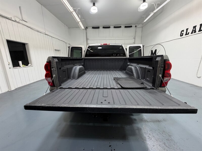 2006 GMC Sierra 1500 SLE 4X4 5.3L V8/ BRAND NEW TIRES / 98K MILES / ZERO RUST - Photo 10 - Gladstone, OR 97027
