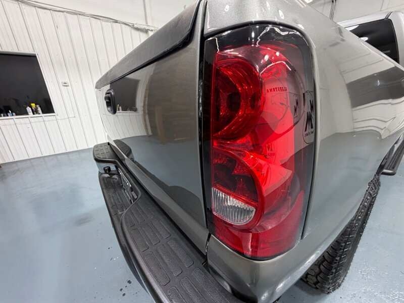 2006 GMC Sierra 1500 SLE 4X4 5.3L V8/ BRAND NEW TIRES / 98K MILES / ZERO RUST - Photo 29 - Gladstone, OR 97027