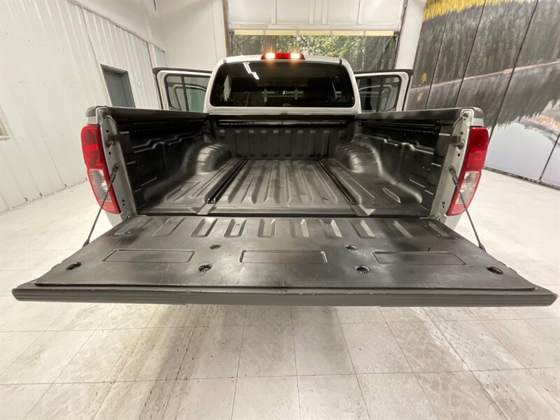 2006 Nissan Frontier SE 4dr Crew Cab 4WD / LOCAL/ GREAT SERVICE HISTORY  /OREGON TRUCK / RUST FREE / 4.0 Liter 6Cyl / 152,000 MILES - Photo 18 - Gladstone, OR 97027