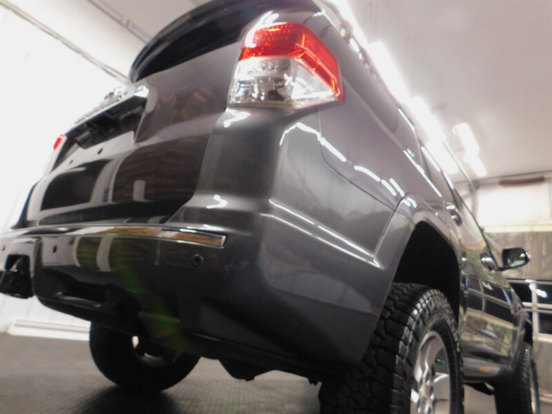 2011 Toyota 4Runner SR5 4X4 / 1-OWNER /   - Photo 10 - Gladstone, OR 97027