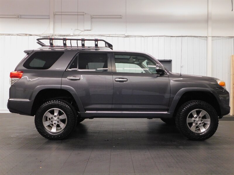 2011 Toyota 4Runner SR5 4X4 / 1-OWNER /   - Photo 4 - Gladstone, OR 97027