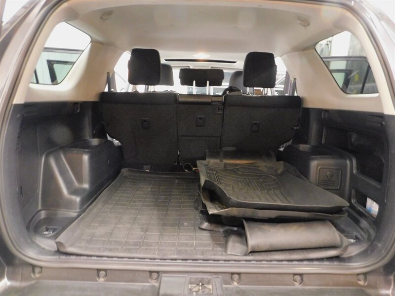 2011 Toyota 4Runner SR5 4X4 / 1-OWNER /   - Photo 17 - Gladstone, OR 97027