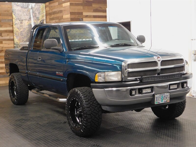 1999 Dodge Ram 2500 Laramie SLT  4X4 / 5   - Photo 2 - Gladstone, OR 97027