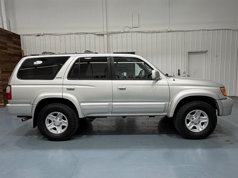 2000 Toyota 4Runner Limited 4X4 3.4L V6 / Rear Diff Lock /Leather / Sunroof / ZERO RUST / TIMING BELT SERVICE DONE - Photo 4 - Gladstone, OR 97027