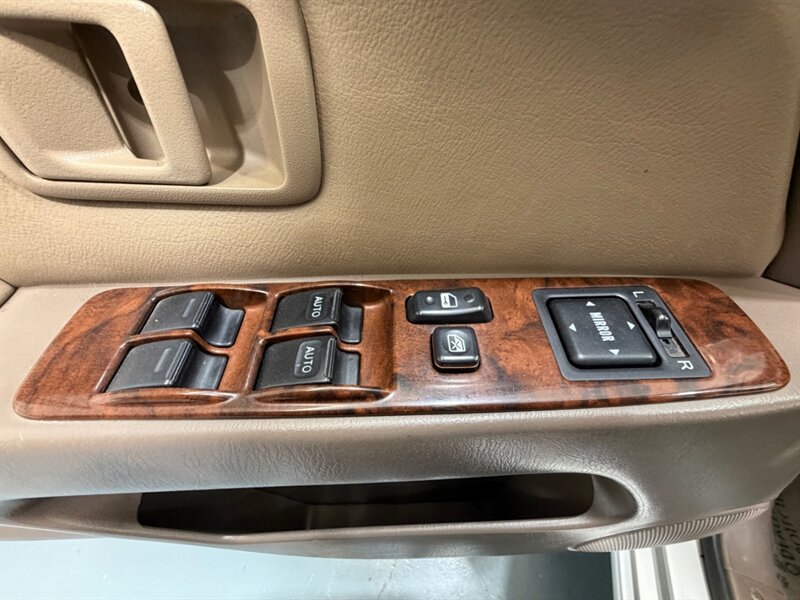 2000 Toyota 4Runner Limited 4X4 3.4L V6 / Rear Diff Lock /Leather / Sunroof / ZERO RUST / TIMING BELT SERVICE DONE - Photo 19 - Gladstone, OR 97027