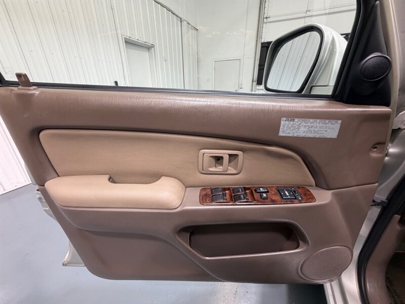 2000 Toyota 4Runner Limited 4X4 3.4L V6 / Rear Diff Lock /Leather / Sunroof / ZERO RUST / TIMING BELT SERVICE DONE - Photo 32 - Gladstone, OR 97027