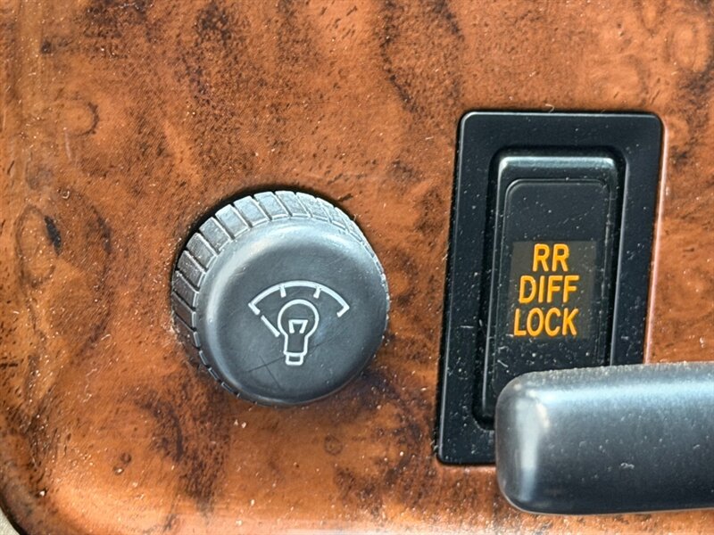2000 Toyota 4Runner Limited 4X4 3.4L V6 / Rear Diff Lock /Leather / Sunroof / ZERO RUST / TIMING BELT SERVICE DONE - Photo 16 - Gladstone, OR 97027