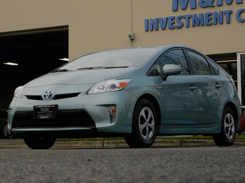 2015 Toyota Prius Two Hatchback Hybrid / Backup Camera / 38,000 MILE   - Photo 1 - Portland, OR 97217