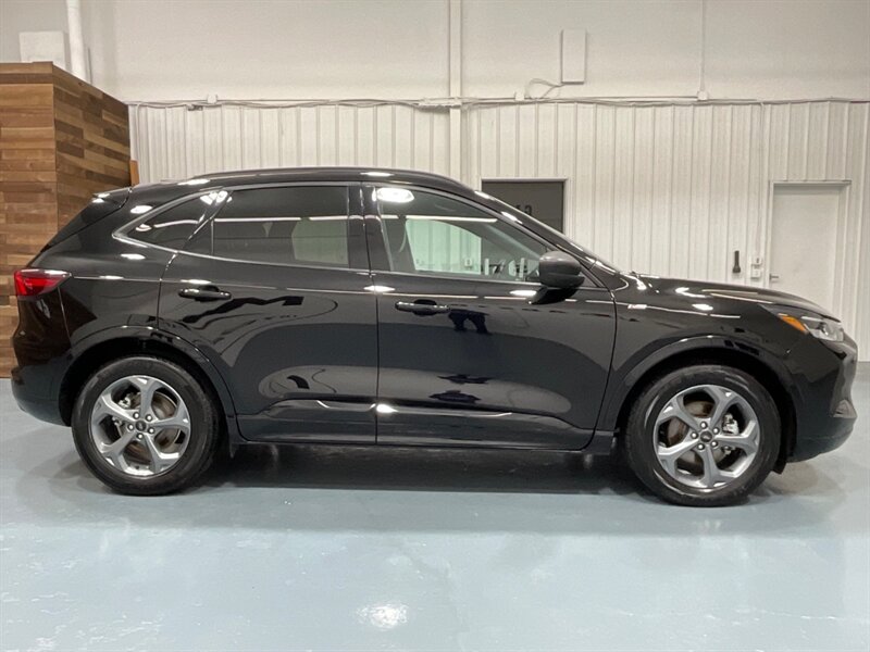 2024 Ford Escape ST-Line Sport Utility / Backup Camera / 26K MILES  / ZERO RUST - Photo 4 - Gladstone, OR 97027