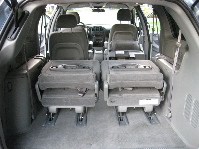 2004 Dodge Grand Caravan SXT Minivan / Bucket Seats/ Power Doors / Loaded   - Photo 29 - Portland, OR 97217