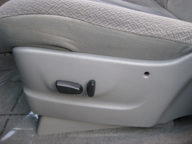 2004 Dodge Grand Caravan SXT Minivan / Bucket Seats/ Power Doors / Loaded   - Photo 21 - Portland, OR 97217