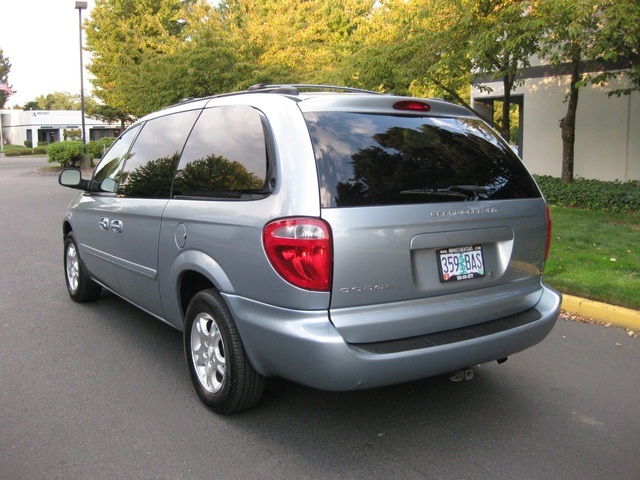 2004 Dodge Grand Caravan SXT Minivan / Bucket Seats/ Power Doors / Loaded